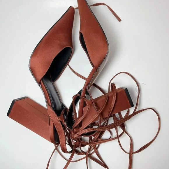 ASOS  DESIGN Wide Fit Panda Tie Leg Block Heeled Shoes - Picture 7 of 11